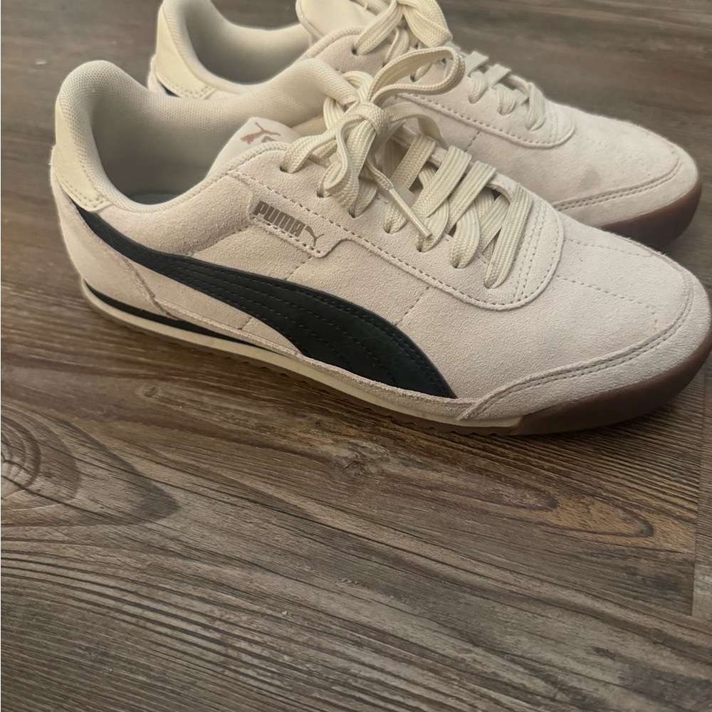 Puma women’s  Off-White and Black Sneakers
